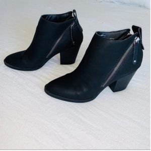 NEW DV by Dolce Vita Black Zipper Booties 6.5